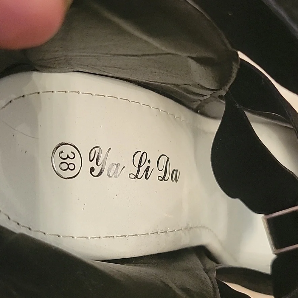 Women's peep toe platform wedge black and white Size 38 (7-7.5US)